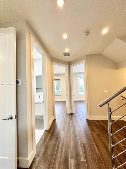 Building Photo - 10560 NW 63rd Terrace