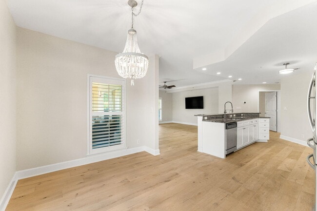 Building Photo - 1732 W County Hwy 30A