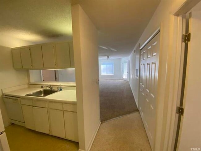 Building Photo - 1401 Collegiate Cir