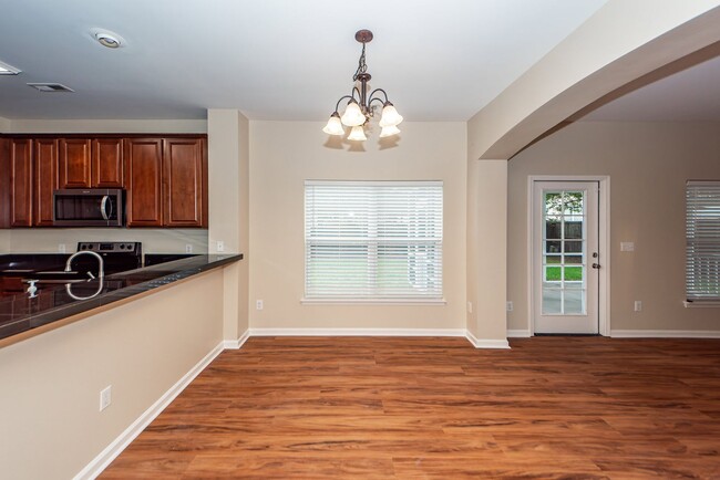 Building Photo - 4 Bedroom 2.5 Bath Home in Felder Creek - ...
