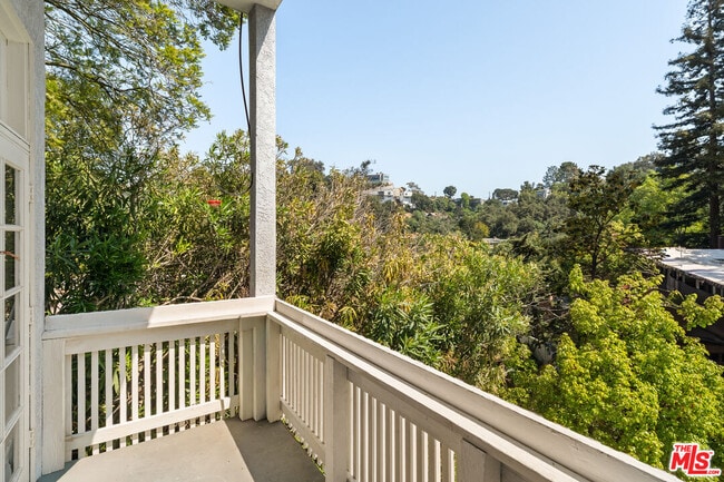Building Photo - 8781 Lookout Mountain Ave
