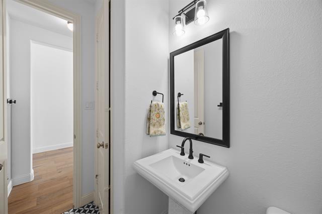Building Photo - 2130 Sun Meadow Dr