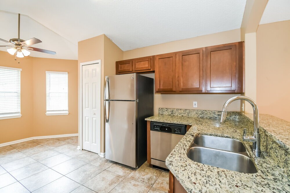Building Photo - 5549 Oak Crossing Dr