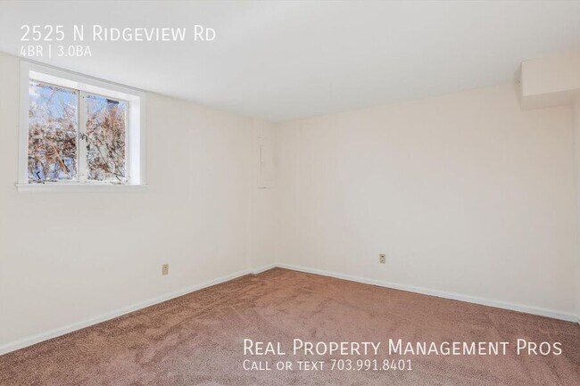 Building Photo - 2525 N Ridgeview Rd