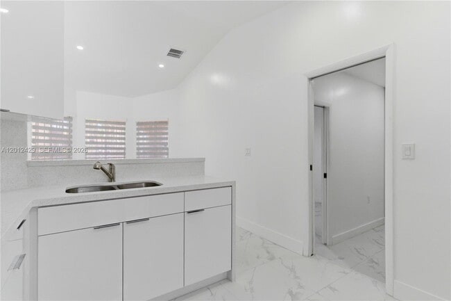 Building Photo - 164 NW 85th Ct
