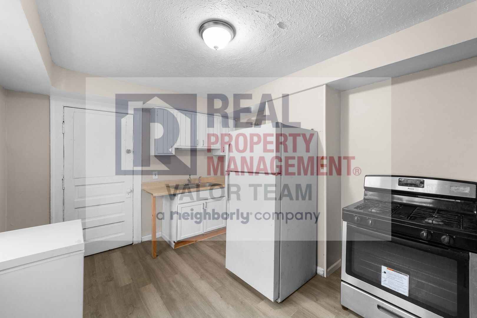 Building Photo - House Comfortable