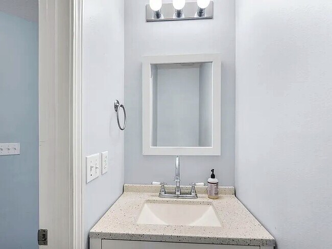 Building Photo - 211 Night Heron Dr