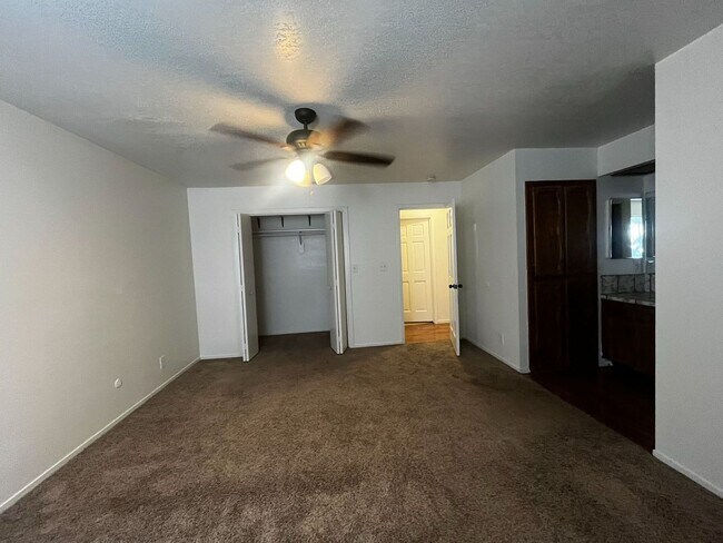 Building Photo - 3142 E Race Ave