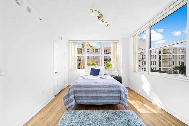 Building Photo - 101 SE 20th Ave