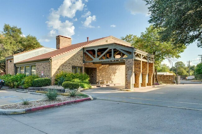 Building Photo - 8888 Tallwood Dr