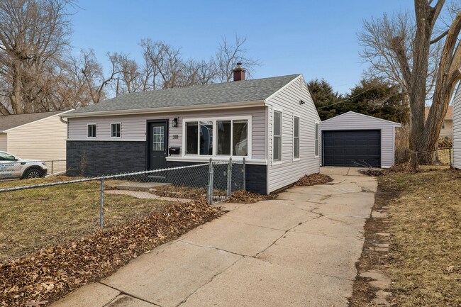 Building Photo - 3111 S 40th St