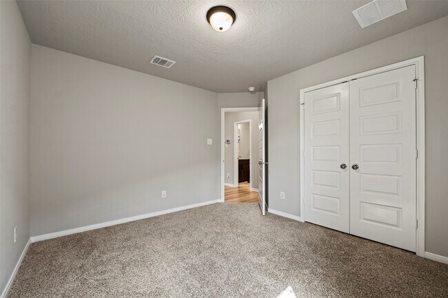 Building Photo - 428 Shoreview Dr