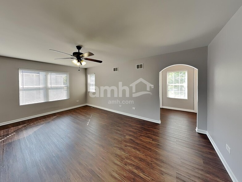 Building Photo - 5301 Meadowbrook St