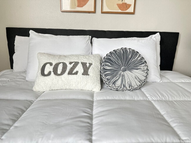 Building Photo - 800 Town and Country Blvd