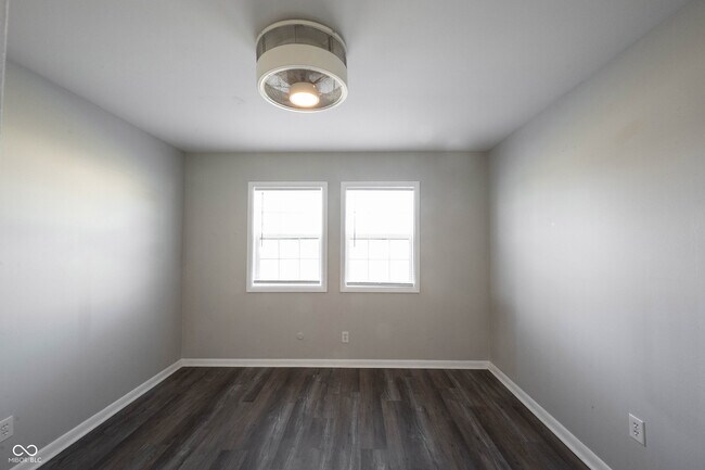 Building Photo - 140 Maple Park Dr