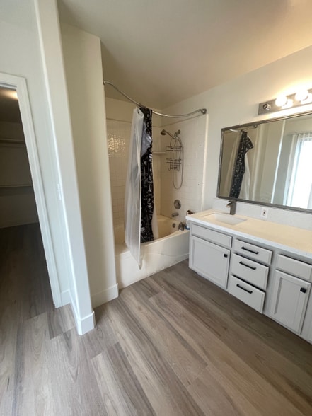 Building Photo - 3713 White Sands Dr