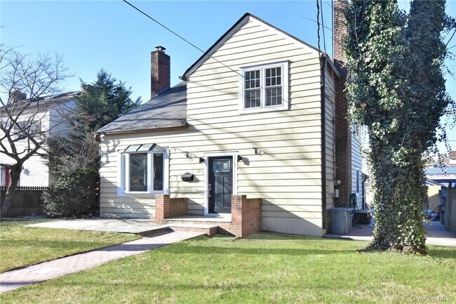 Building Photo - 19 Longmeadow Rd