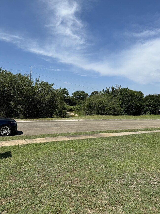 Building Photo - 4505 River Oaks Dr