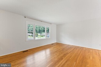 Building Photo - 1731 Tamerisk Ct