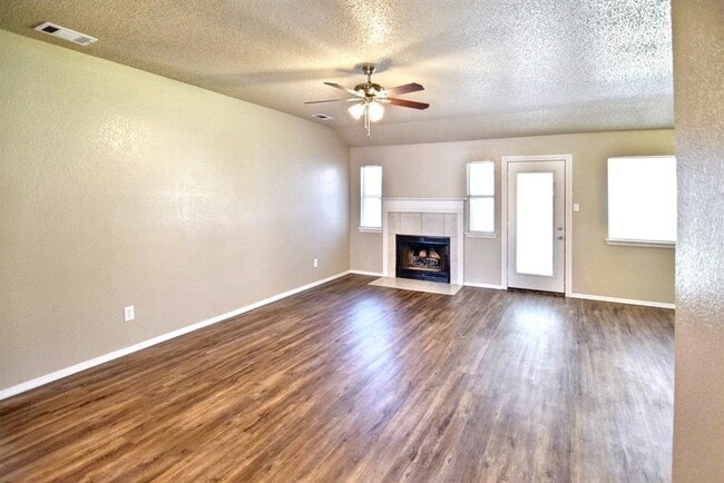 Building Photo - 4201 Bluestem Ln