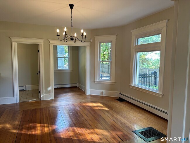 Building Photo - 380 N Main St