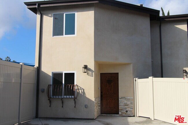 Building Photo - 15431 Huston St
