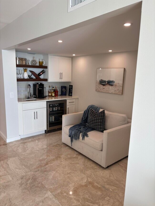 Building Photo - 9940 S Ocean Dr