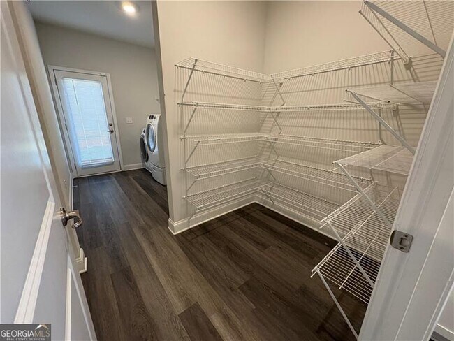 Building Photo - 1838 Abbey Rd