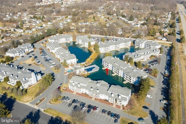 Building Photo - 600 Waters Edge Dr