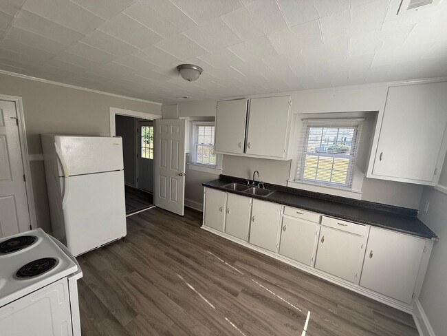 Building Photo - Three bedroom, 1 bath house in Graham