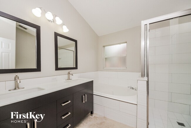 Building Photo - 11405 Kenley Cir