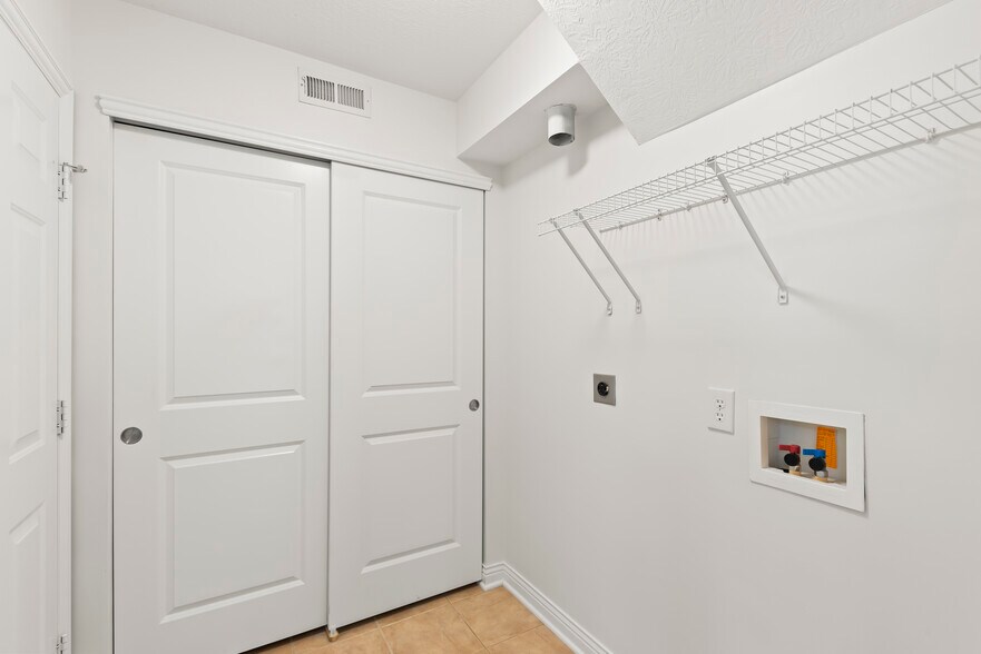 Building Photo - 1067 Eberton Ave