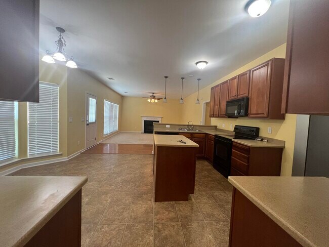 Building Photo - 565 Batty Way