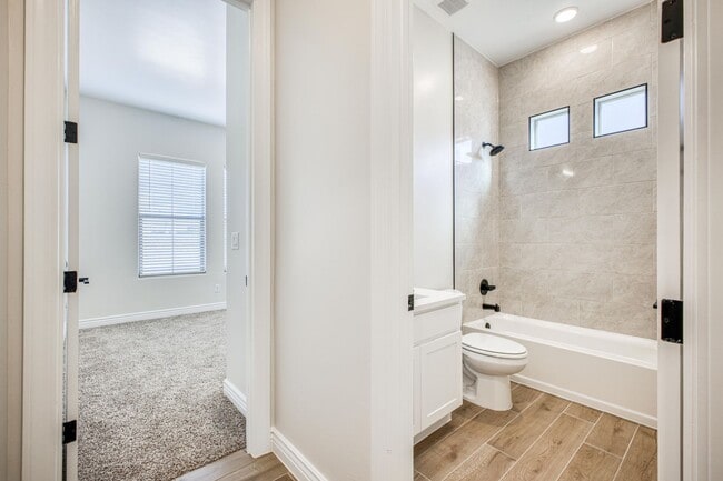 Building Photo - Beautiful East side House 4 bed-2.5 baths, part of The Overlook Casa Club that includes Swimming ...