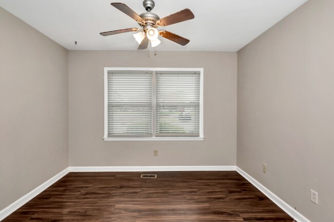 Building Photo - 2804 Thurman Cir SW