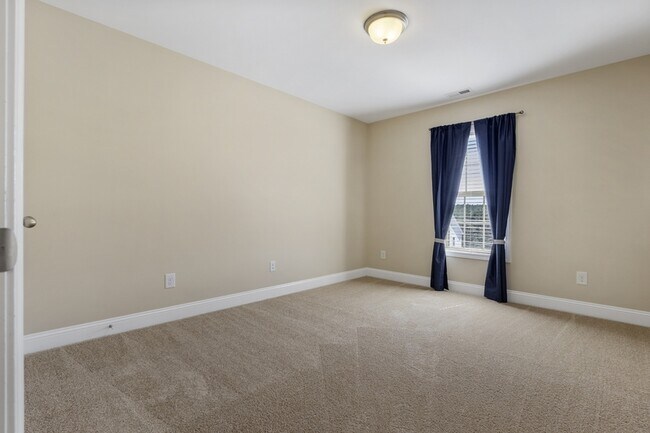 Building Photo - 223 Samuel Nicholas Dr