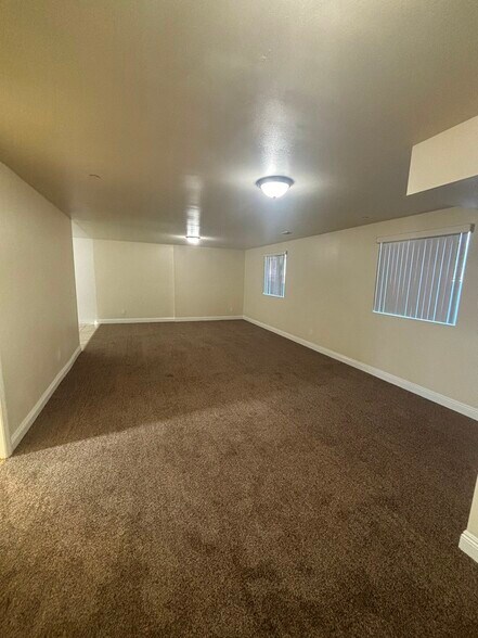 Building Photo - 155 W 77th St