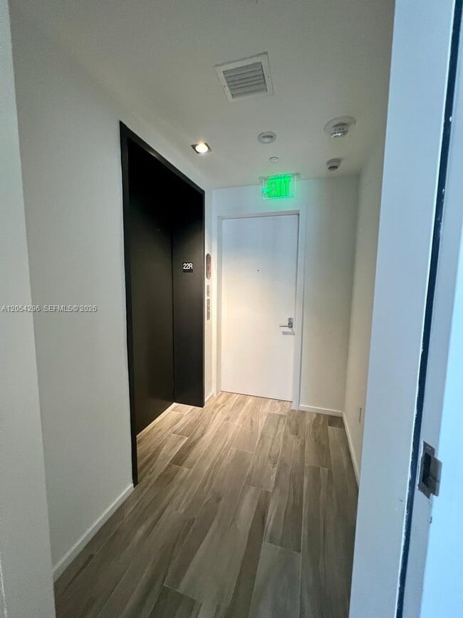 Building Photo - 801 S Miami Ave