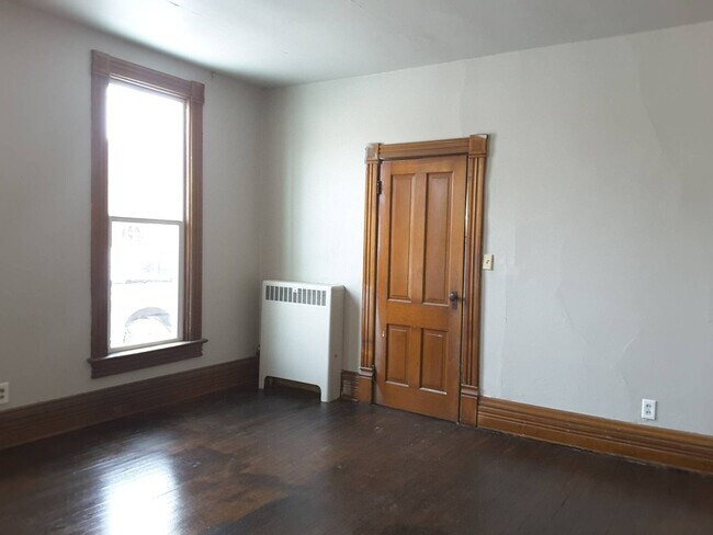Building Photo - 410 E Madison St