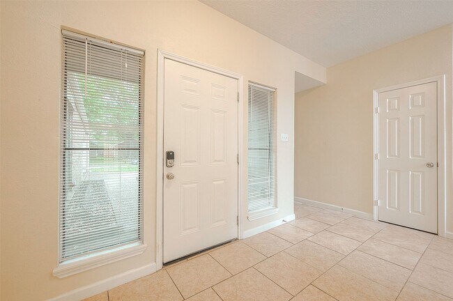 Building Photo - 15910 Tumbling Rapids Dr