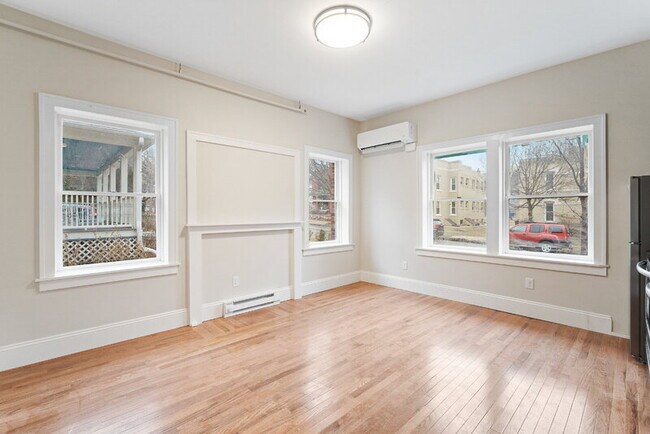 Building Photo - 702 20th St
