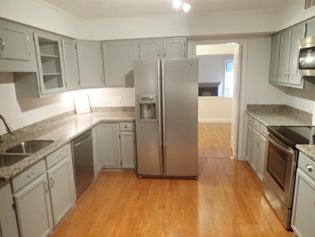 Building Photo - 12 Hillbrook Way