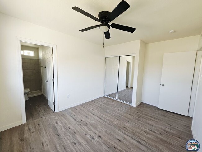 Building Photo - 807 Rose Ave