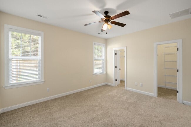 Building Photo - 2508 Chelsea Dr NW