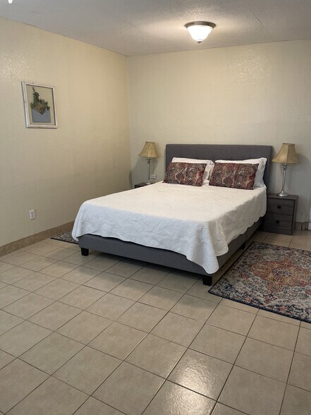 Building Photo - 9576 Waverly Dr