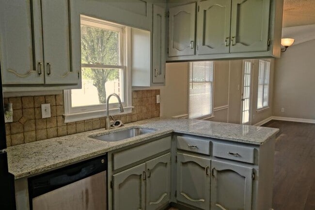Building Photo - 242 Saddle Rock Ct