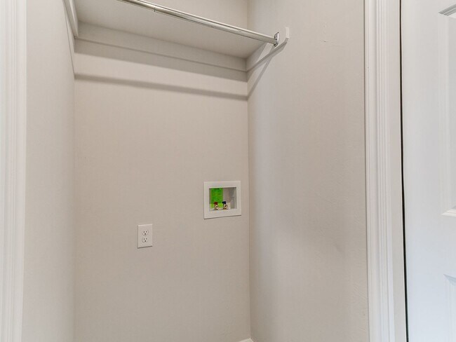 Building Photo - 928 S Bear Ln