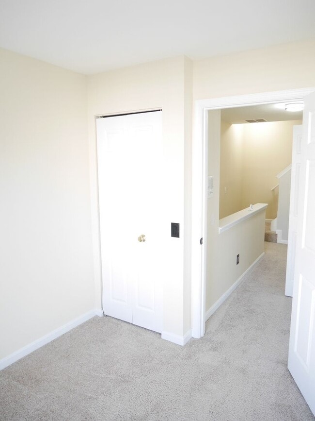 Building Photo - Spacious Townhome- Glen Burnie, MD *PET FR...