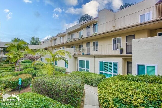 Building Photo - Upgraded 1Bdm 1Ba Condo in Beautiful Del Mar!