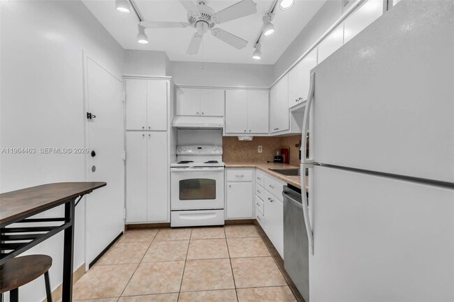 Building Photo - 1985 S Ocean Dr